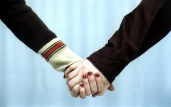 foto Holding hands1