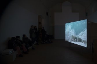 Speak in Tongues Raum 02