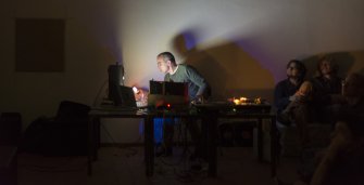 Foto Into the Home Movies 02