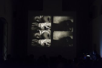 Foto Into the Home Movies 10