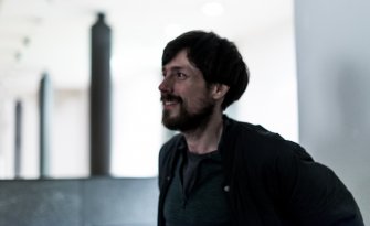 Foto Fake Synthetic Music 04